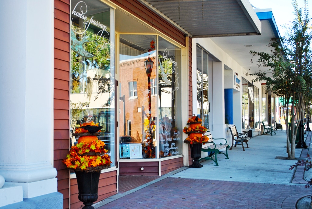 Shopping Downtown Brooksville