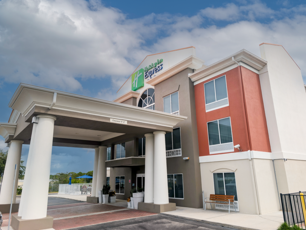 Holiday Inn Express & Suites Brooksville West by IHG